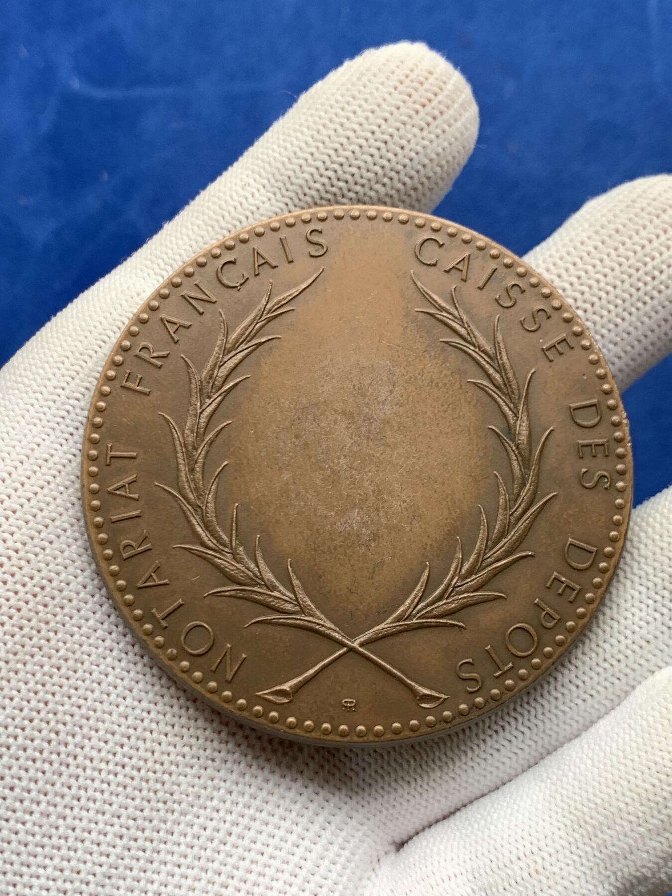 《竞宝斋》第274场- 周日，周一，周二  3场连拍 （全场包邮） 法国储蓄银行公证处，人物：雅典政治家梭伦 140.2克 59.3mm