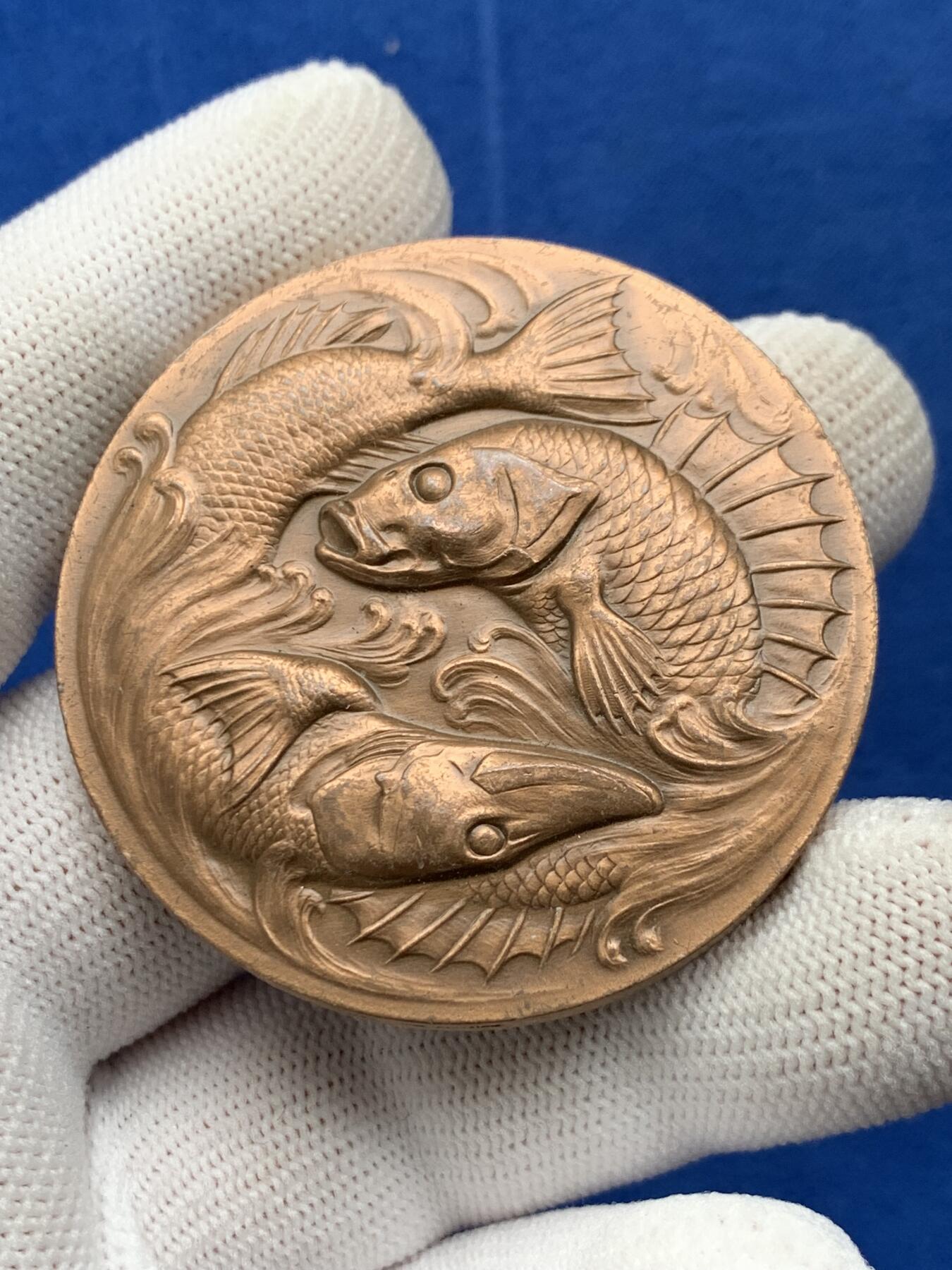 《竞宝斋》第274场- 周日，周一，周二  3场连拍 （全场包邮） 由谢尔省副议员菲韦特提供双鱼铜章 71.3克 49.5mm