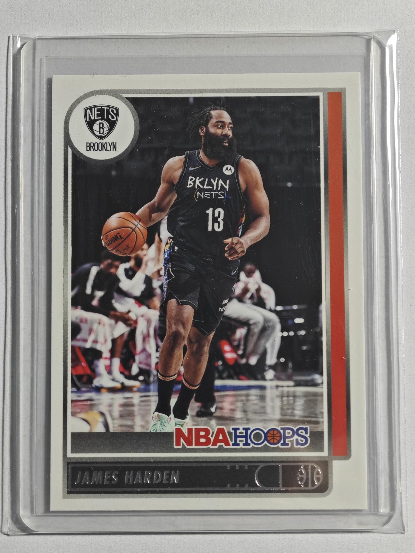 【德藏】 卡牌拍卖第13期【无每件最低收费❗️】 NBA 2021-22年 PANINI HOPPS 篮网 詹姆斯·哈登 (本卡包装为全新：卡膜、卡夹、卡夹膜)