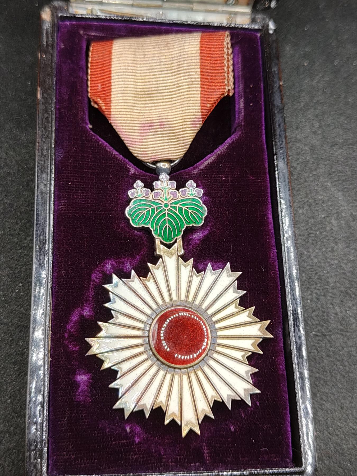 全场0元起拍 第161期 咸鱼国勋章拍卖专场 6月2日（周日）下午6：00开始 日本明治时期 五等旭日章 银制带盒 六等盒