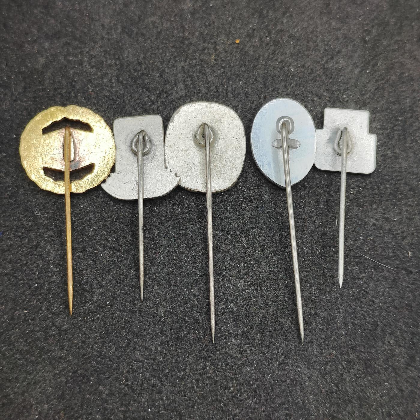 全场0元起拍 第161期 咸鱼国勋章拍卖专场 6月2日（周日）下午6：00开始 东德徽章一组五个