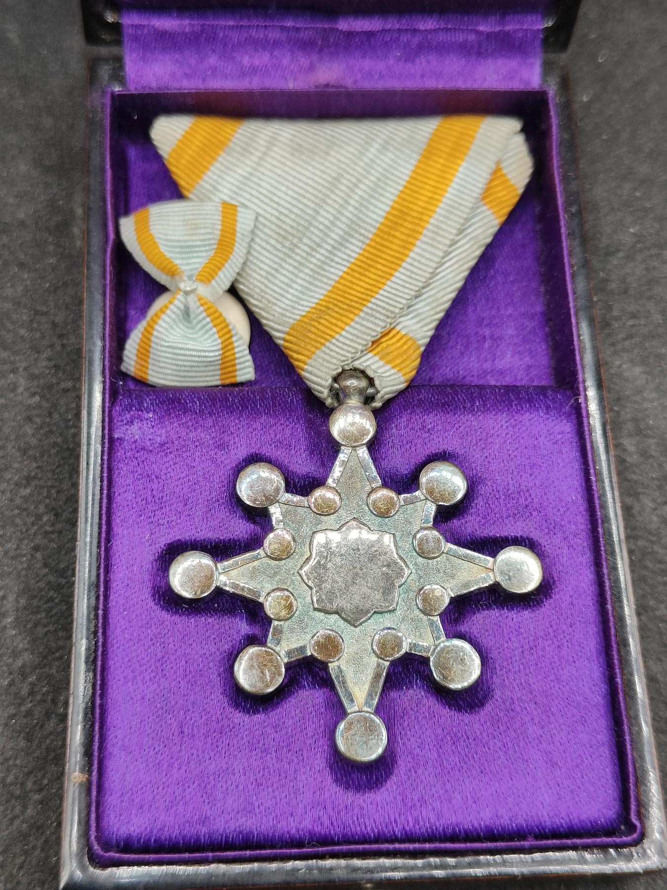 全场0元起拍 第161期 咸鱼国勋章拍卖专场 6月2日（周日）下午6：00开始 日本明治时期 七等瑞宝章银制带盒略 八等盒