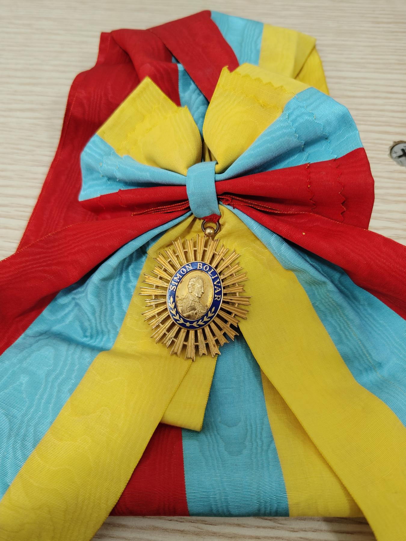 全场0元起拍 第161期 咸鱼国勋章拍卖专场 6月2日（周日）下午6：00开始 委内瑞拉最高荣誉 解放者勋章 玻利瓦尔勋章大绶（晨礼服为参考不参与拍卖）