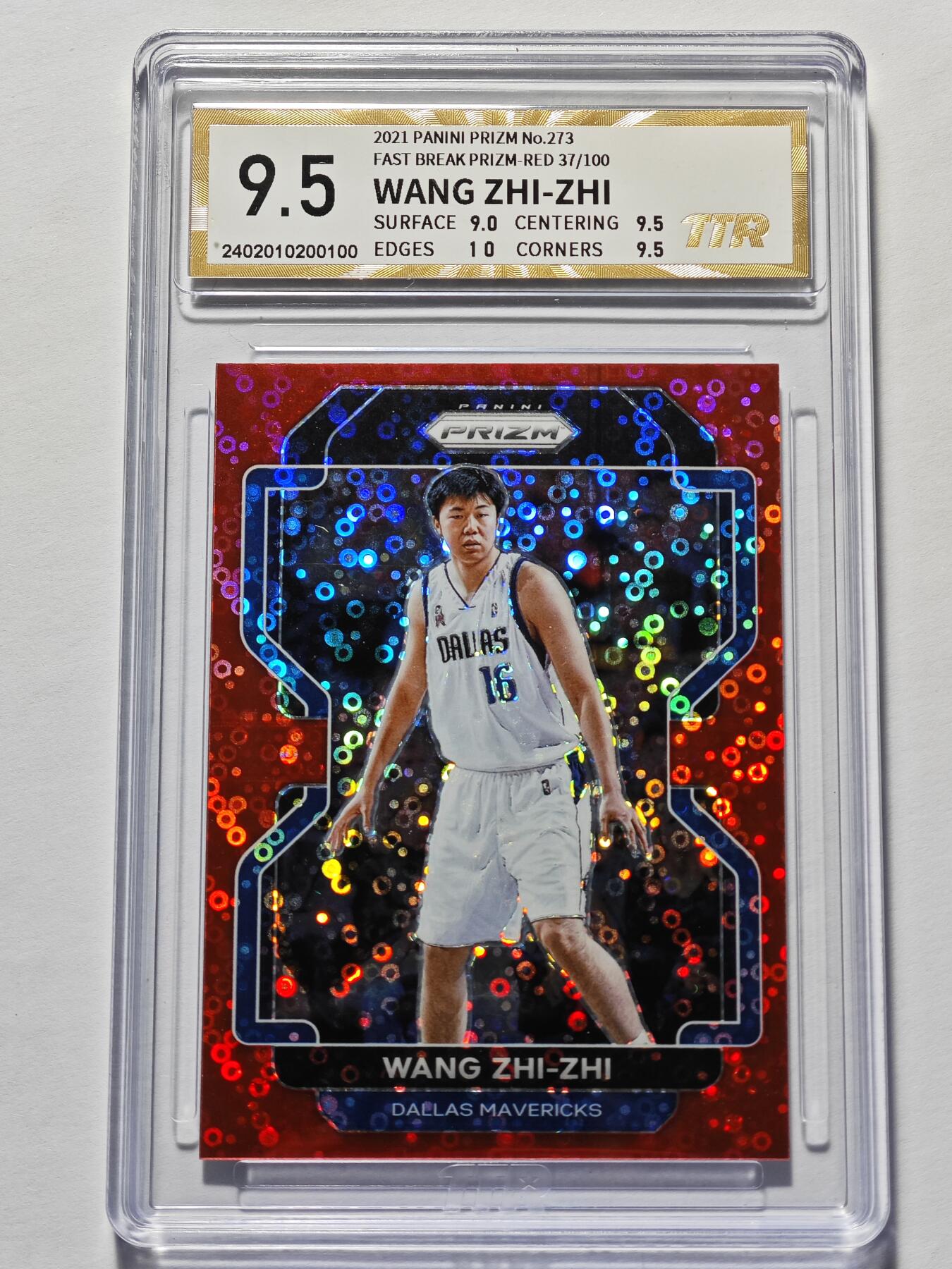 【德藏】 卡牌拍卖第13期【无每件最低收费❗️】 NBA 2021-22 PANINI PRIZM 独行侠 王治郅 红泡泡折 100编 TTR 9.5