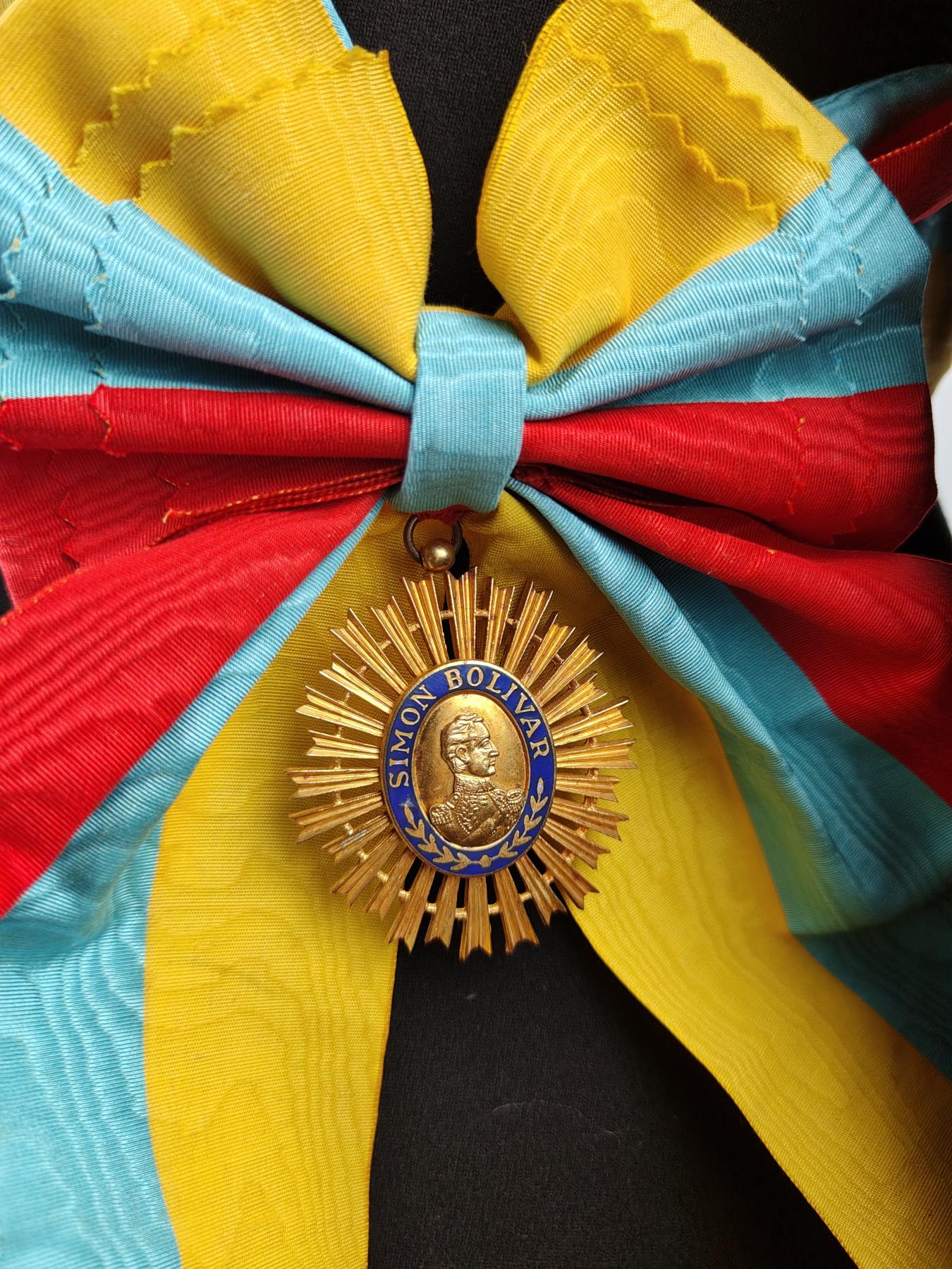 全场0元起拍 第161期 咸鱼国勋章拍卖专场 6月2日（周日）下午6：00开始 委内瑞拉最高荣誉 解放者勋章 玻利瓦尔勋章大绶（晨礼服为参考不参与拍卖）