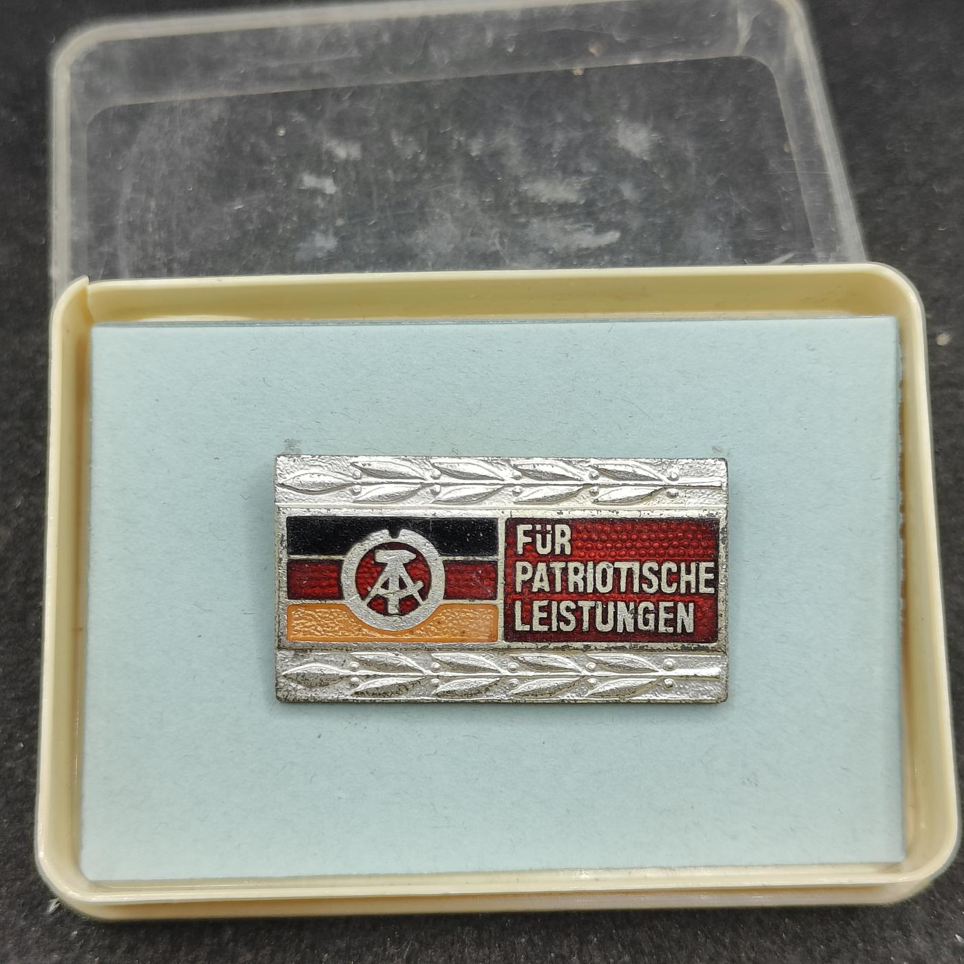 全场0元起拍 第161期 咸鱼国勋章拍卖专场 6月2日（周日）下午6：00开始 东德国民阵线荣誉徽章