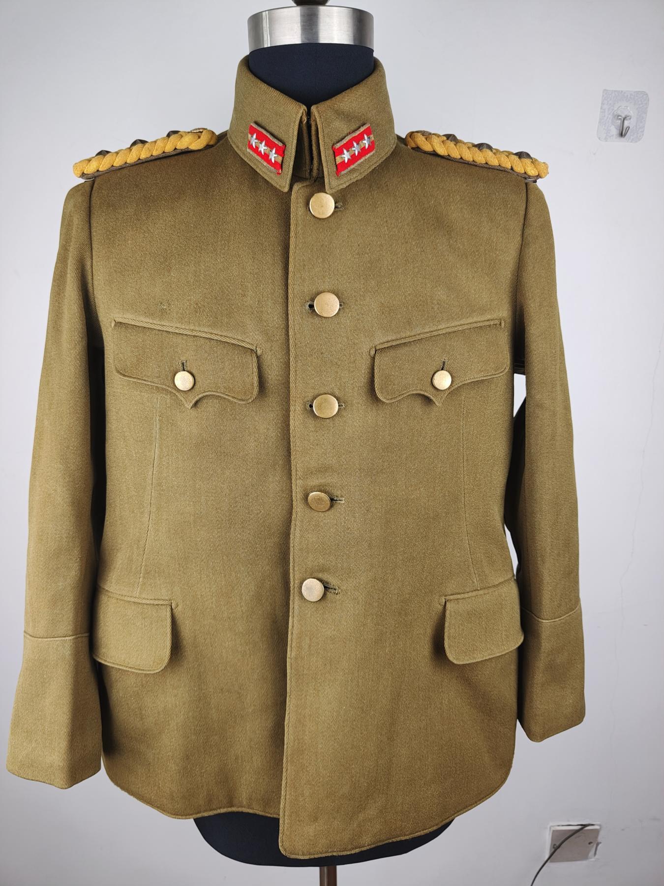 全场0元起拍 第161期 咸鱼国勋章拍卖专场 6月2日（周日）下午6：00开始 原品 98通礼 上衣 （肩章作为参考不算在内）胸围100 肩宽42 衣长64 袖长55领围38