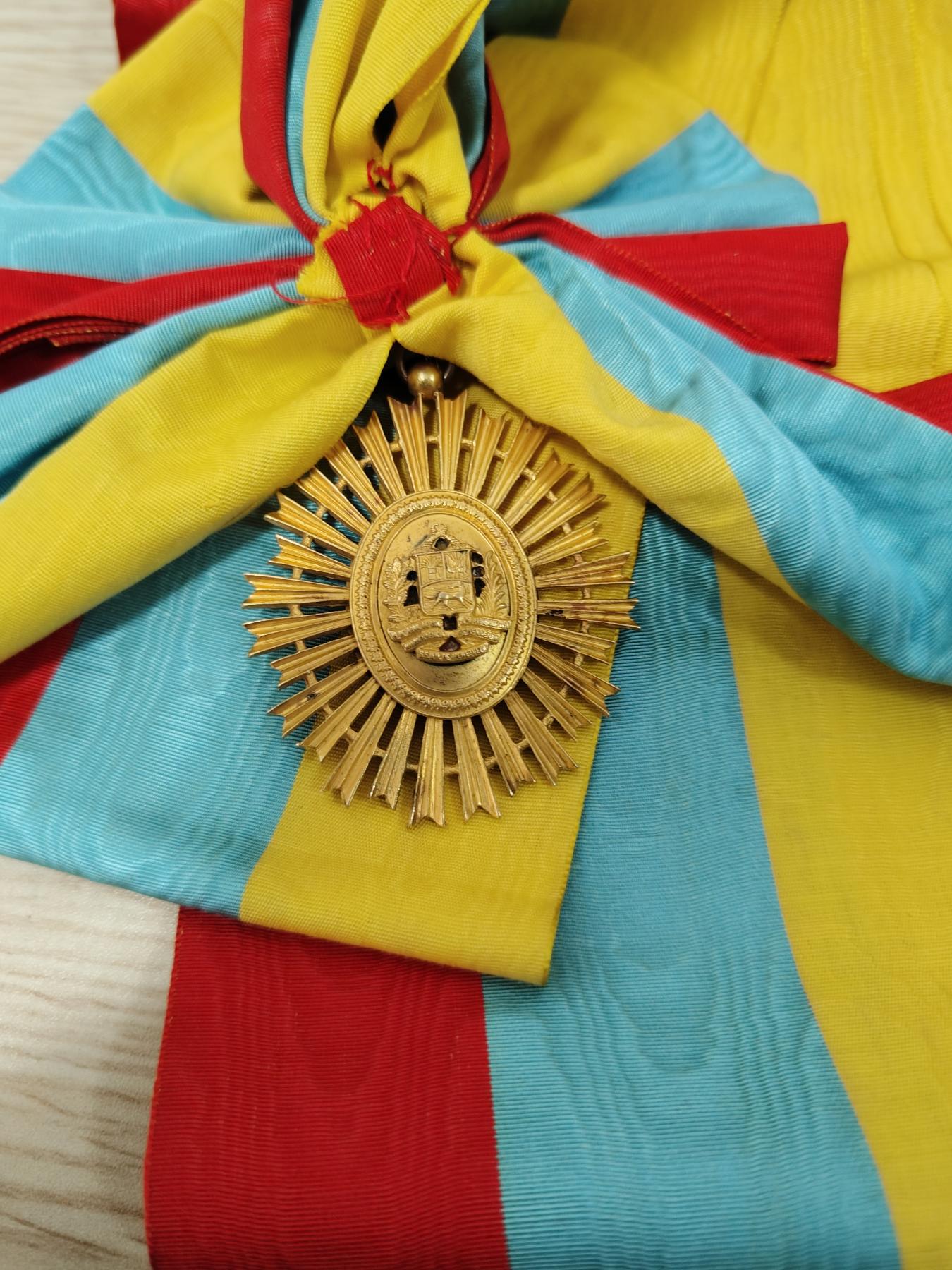 全场0元起拍 第161期 咸鱼国勋章拍卖专场 6月2日（周日）下午6：00开始 委内瑞拉最高荣誉 解放者勋章 玻利瓦尔勋章大绶（晨礼服为参考不参与拍卖）