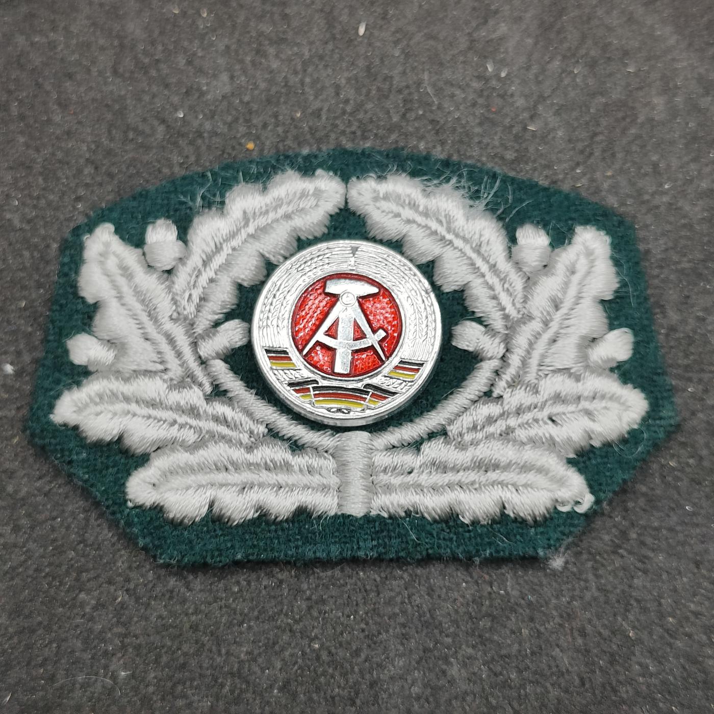 全场0元起拍 第161期 咸鱼国勋章拍卖专场 6月2日（周日）下午6：00开始 东德机绣帽徽