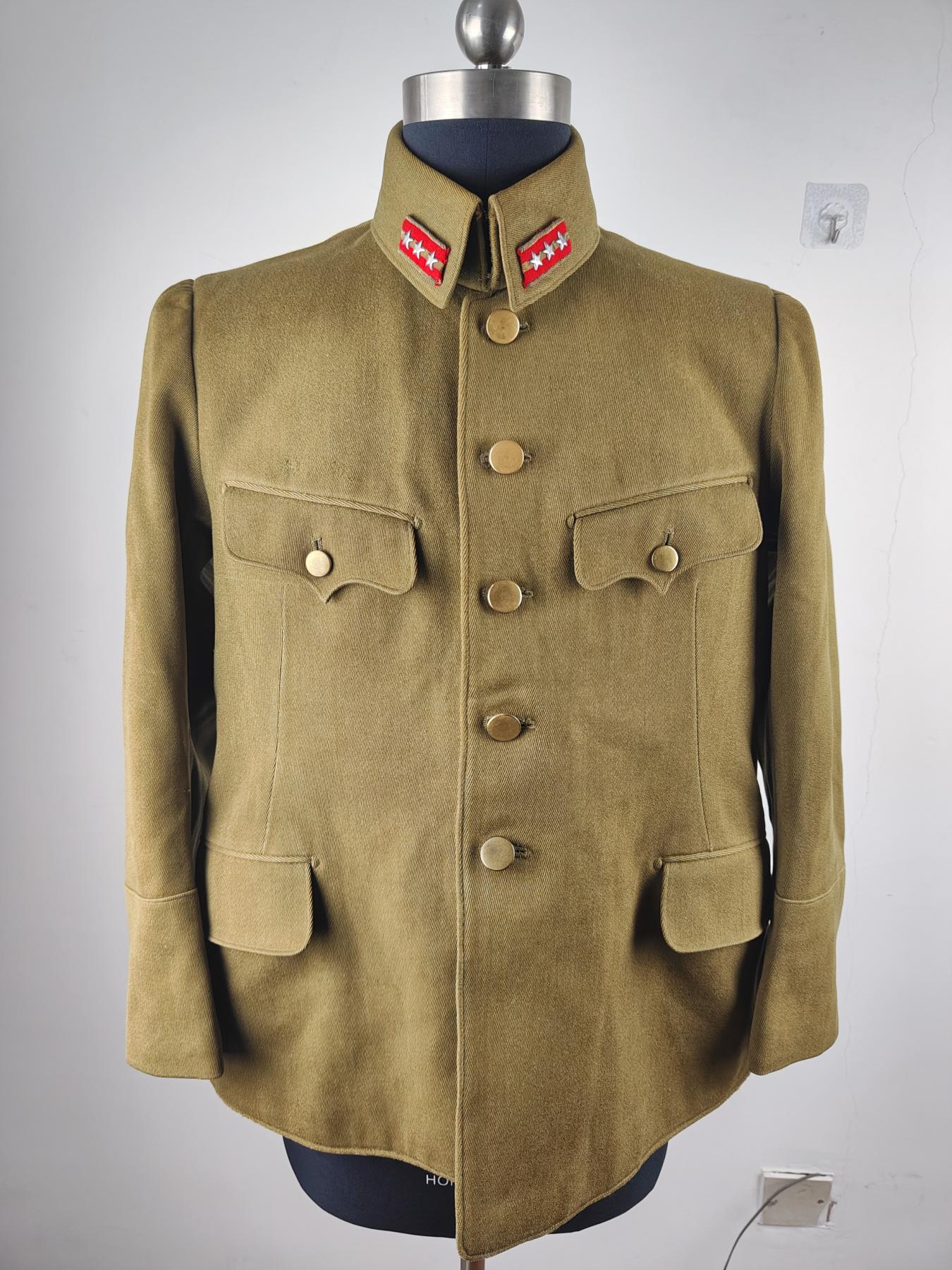 全场0元起拍 第161期 咸鱼国勋章拍卖专场 6月2日（周日）下午6：00开始 原品 98通礼 上衣 （肩章作为参考不算在内）胸围100 肩宽42 衣长64 袖长55领围38