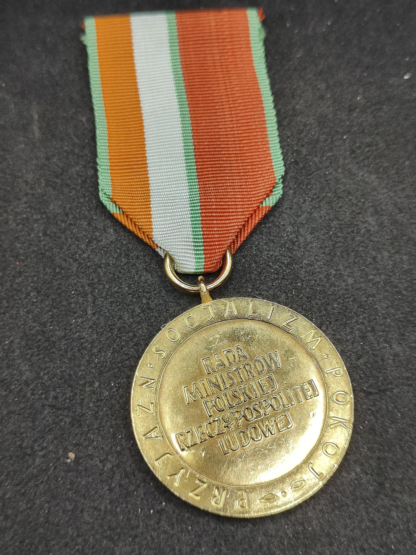 全场0元起拍 第161期 咸鱼国勋章拍卖专场 6月2日（周日）下午6：00开始 波兰人共 守卫和平奖章