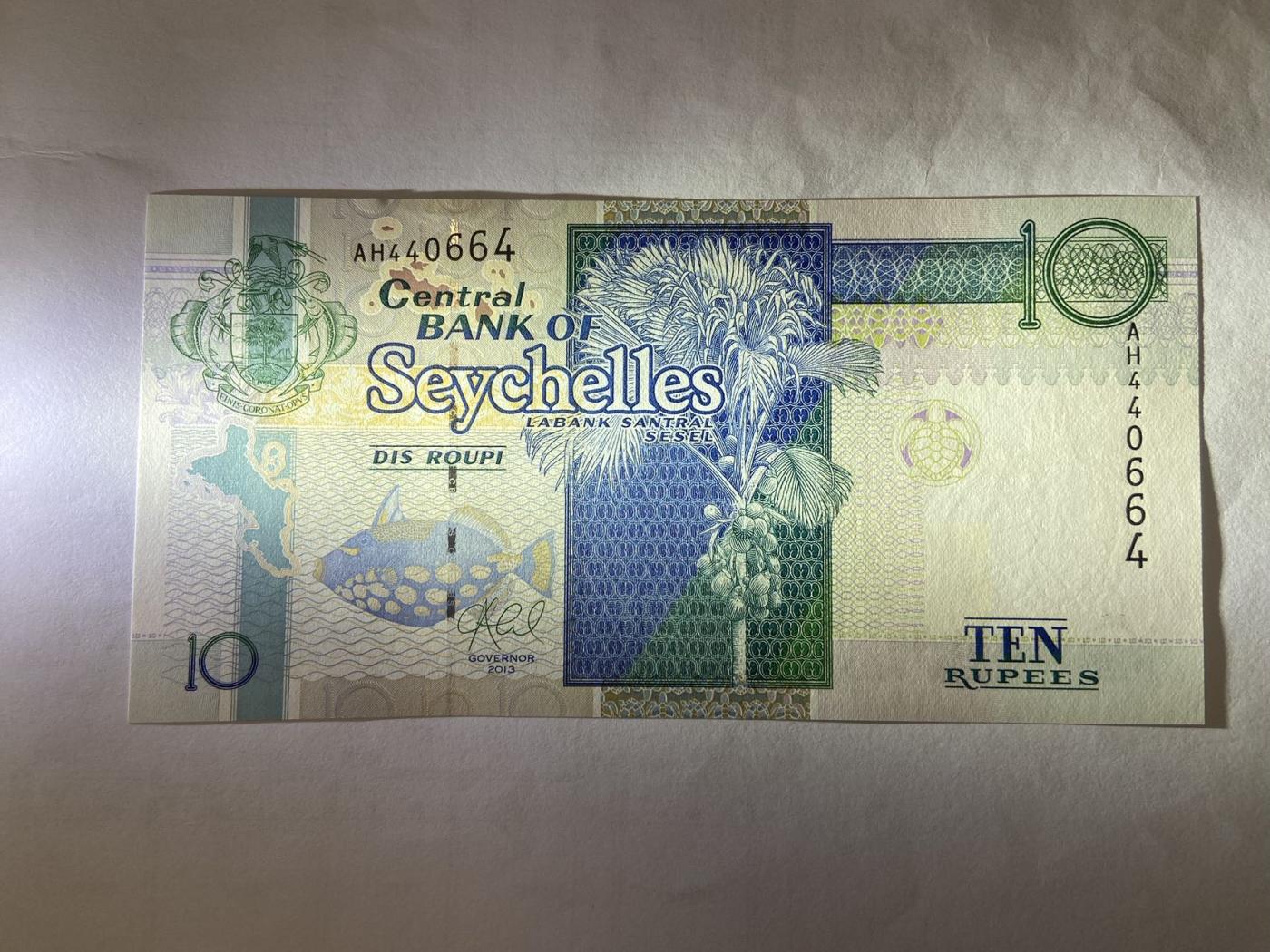 【炜奕收藏】裸钞专场第5期 【AH440664】塞舌尔10卢比，UNC品相