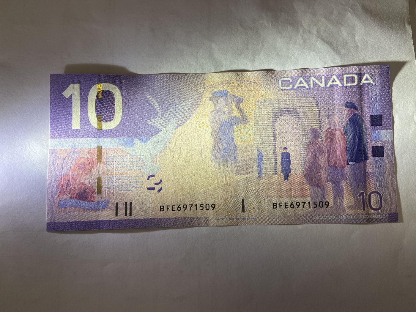 【炜奕收藏】裸钞专场第5期 【BFE6971509】加拿大旅版10元纸币，全息条版，UNC品相