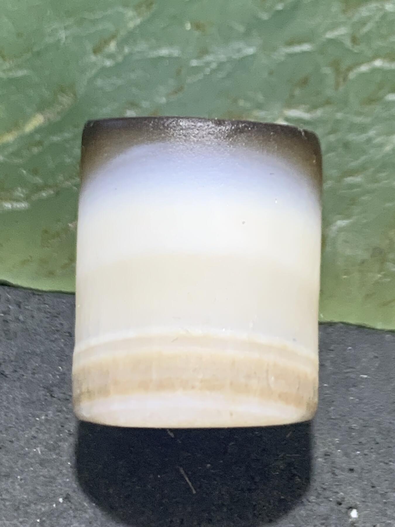 精品亚光药师玛瑙手工雕刻太阳花桶珠一颗。