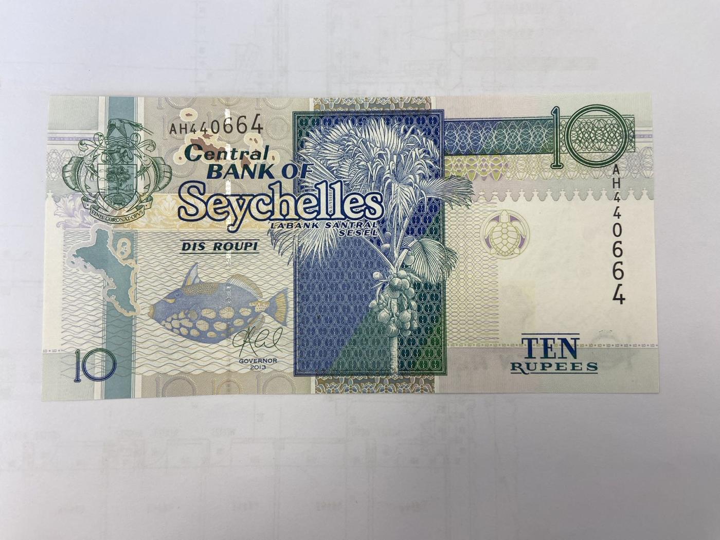 【炜奕收藏】裸钞专场第5期 【AH440664】塞舌尔10卢比，UNC品相