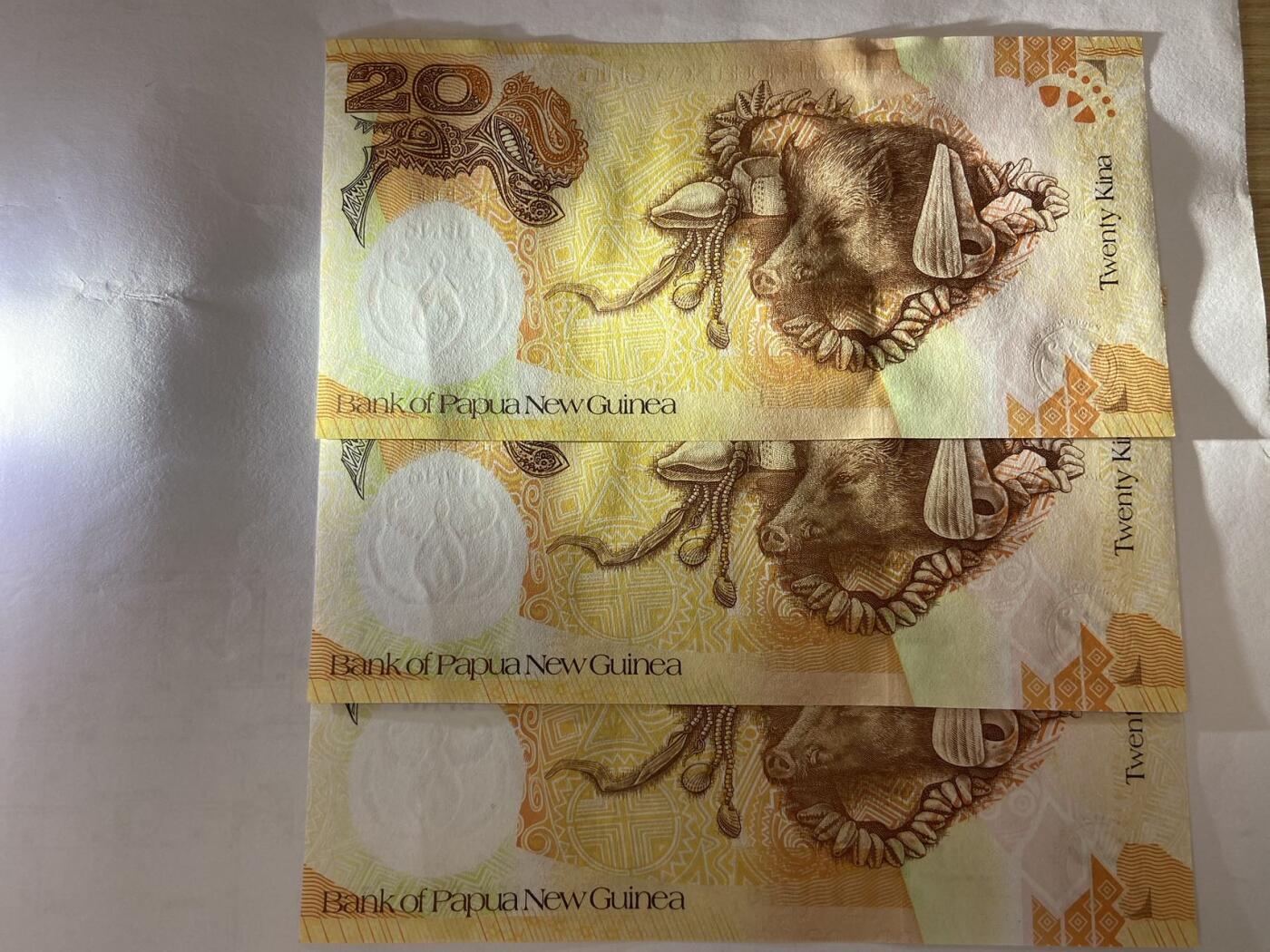 【炜奕收藏】裸钞专场第5期 【BPNG5235579/5235581/5235582】巴布亚新几内亚早期20基纳纸币3张，UNC品相