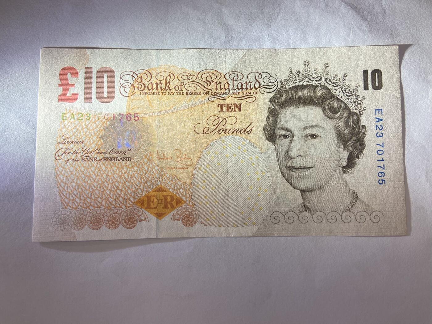 【炜奕收藏】裸钞专场第5期 【EA23701765】英国E序列再版10磅，AUC品相