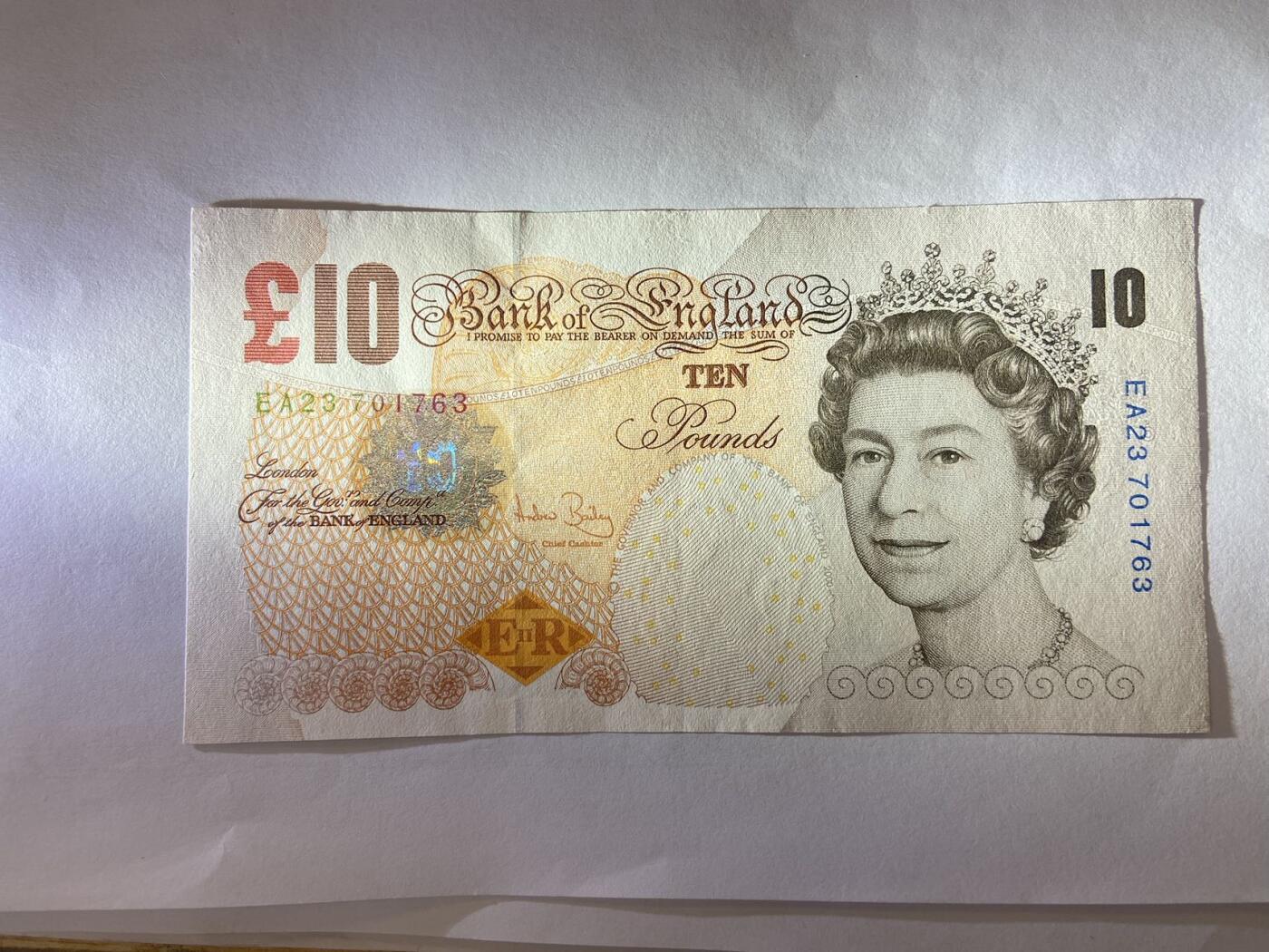 【炜奕收藏】裸钞专场第5期 【EA23701763】英国E序列再版10磅，AUC品相