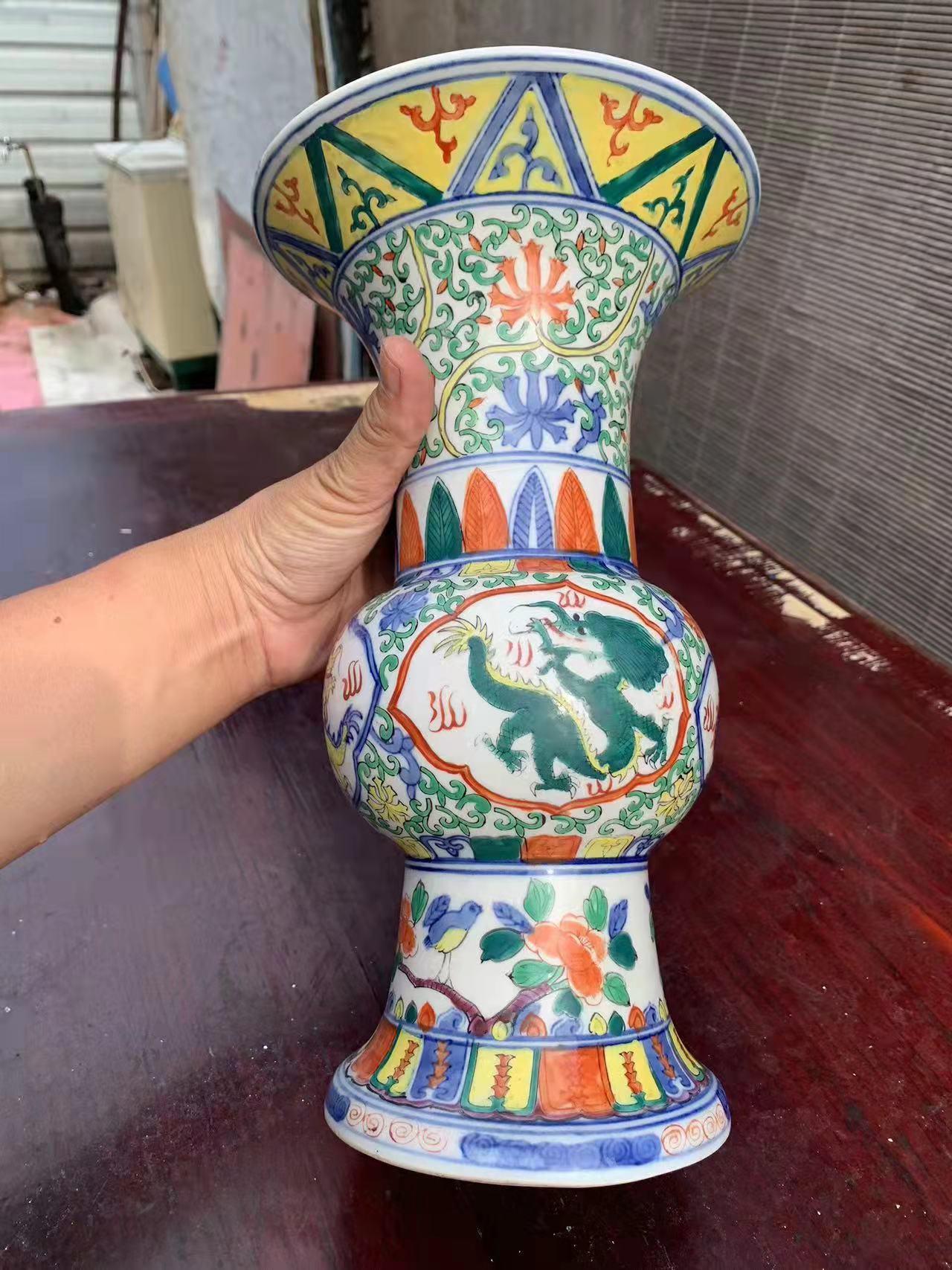 创汇时期手绘斗彩花觚，全美品，收藏摆放档次极高