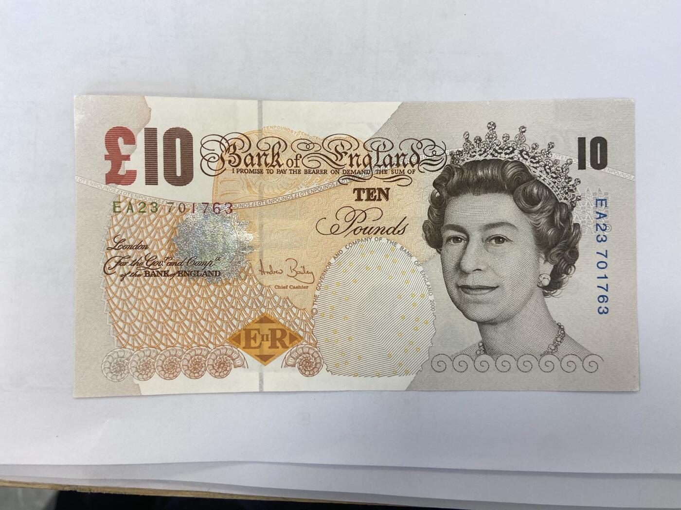 【炜奕收藏】裸钞专场第5期 【EA23701763】英国E序列再版10磅，AUC品相
