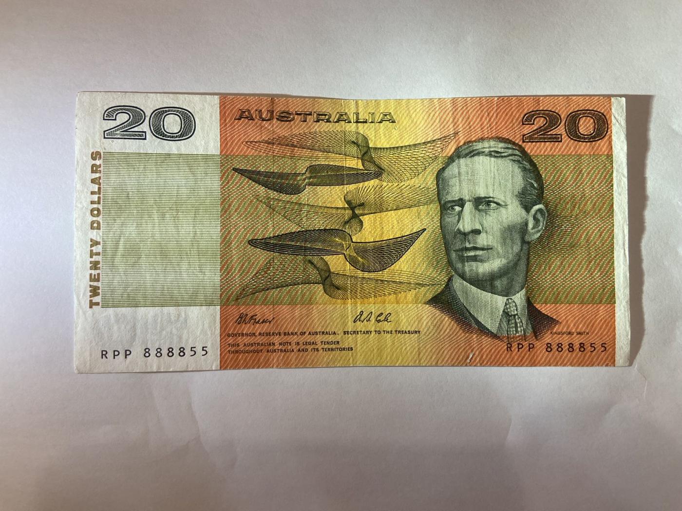 【炜奕收藏】裸钞专场第5期 【RPP888855】靓号，老版澳大利亚20元纸币，AUC品相，狮子头对子尾