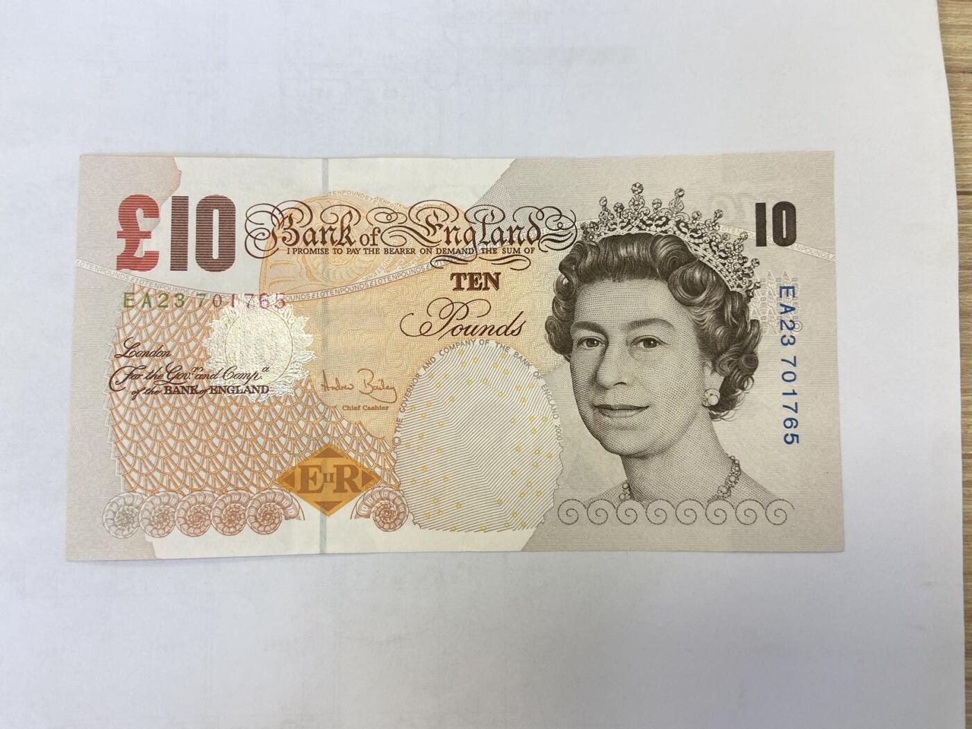 【炜奕收藏】裸钞专场第5期 【EA23701765】英国E序列再版10磅，AUC品相