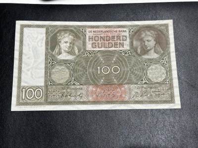 《外钞收藏家》第三百七十四期 - 1944年荷兰100盾 UNC- 角有黄点