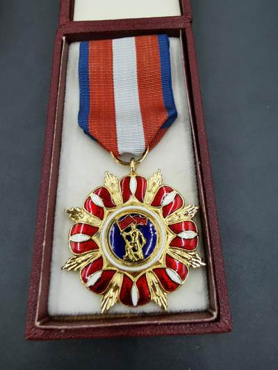 老王徽章第四十二期 - 波兰人民建设者勋章   原盒  人民共和国版