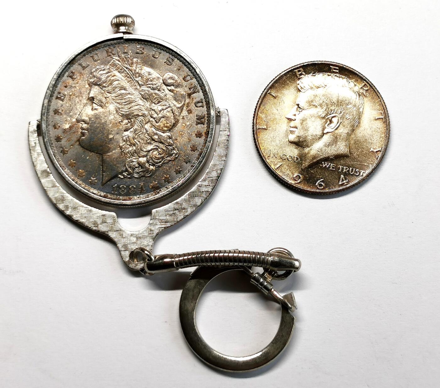 凡希社世界钱币微拍第二百七十一期 摩根挂件+肯尼迪半圆银币，挂件可拆卸，摩根重五彩UNC！