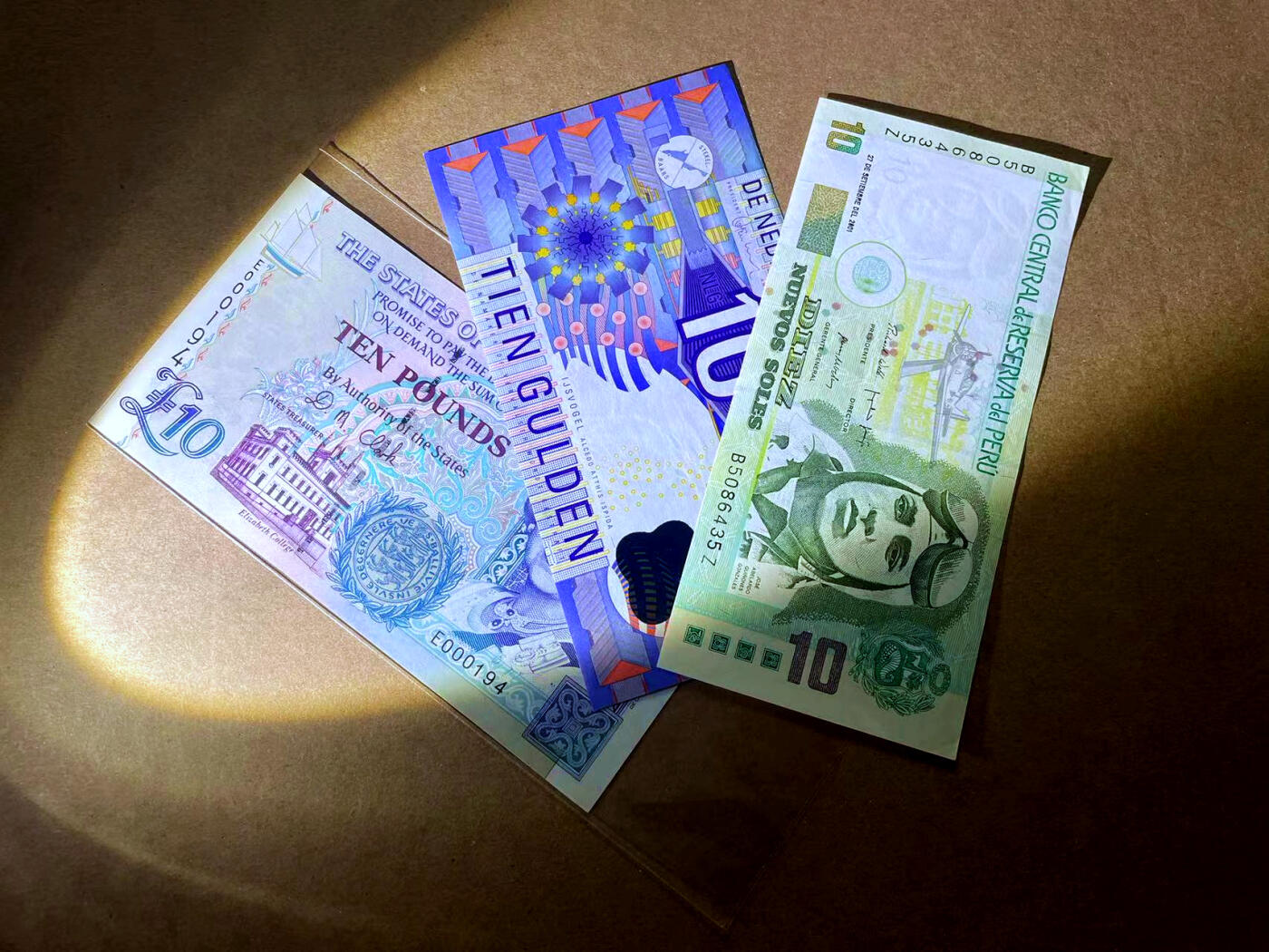 【Blue Auction】✨世界纸币精拍第485期【精】 【一组3张】荷兰10盾、秘鲁10新索尔&根西 百位小号 女王 10镑 均全新UNC