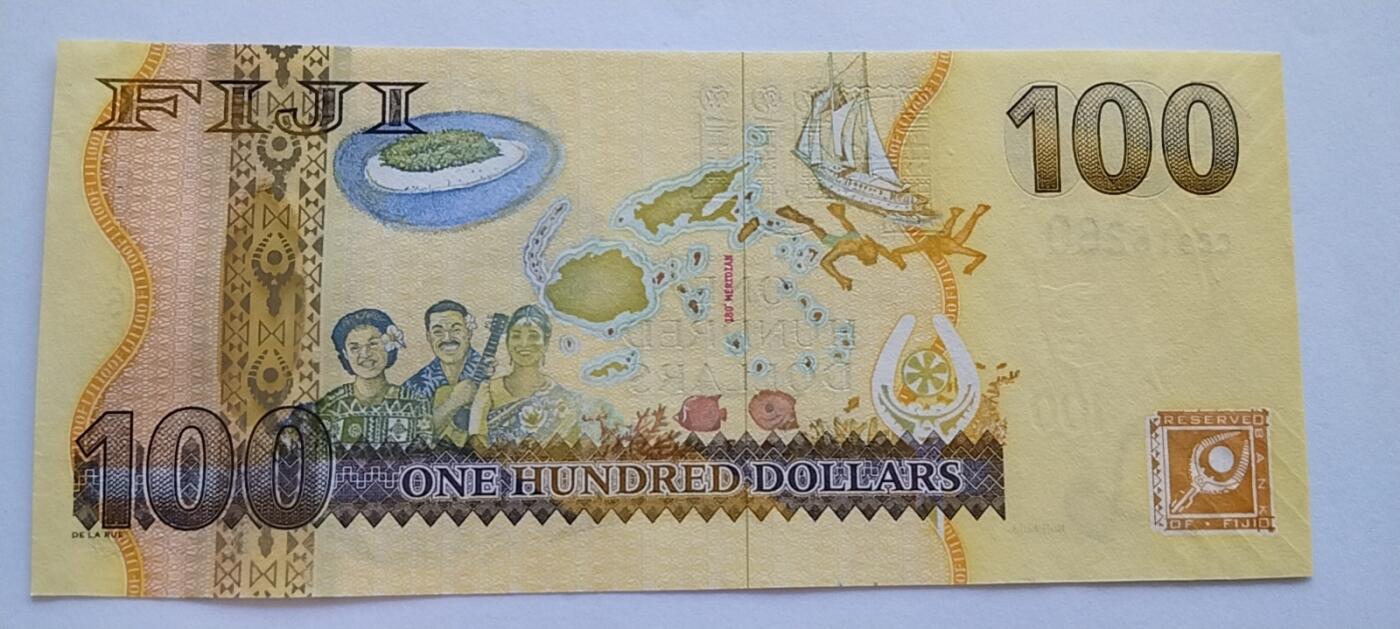 精品钱币第31场 全新UNC斐济100女王