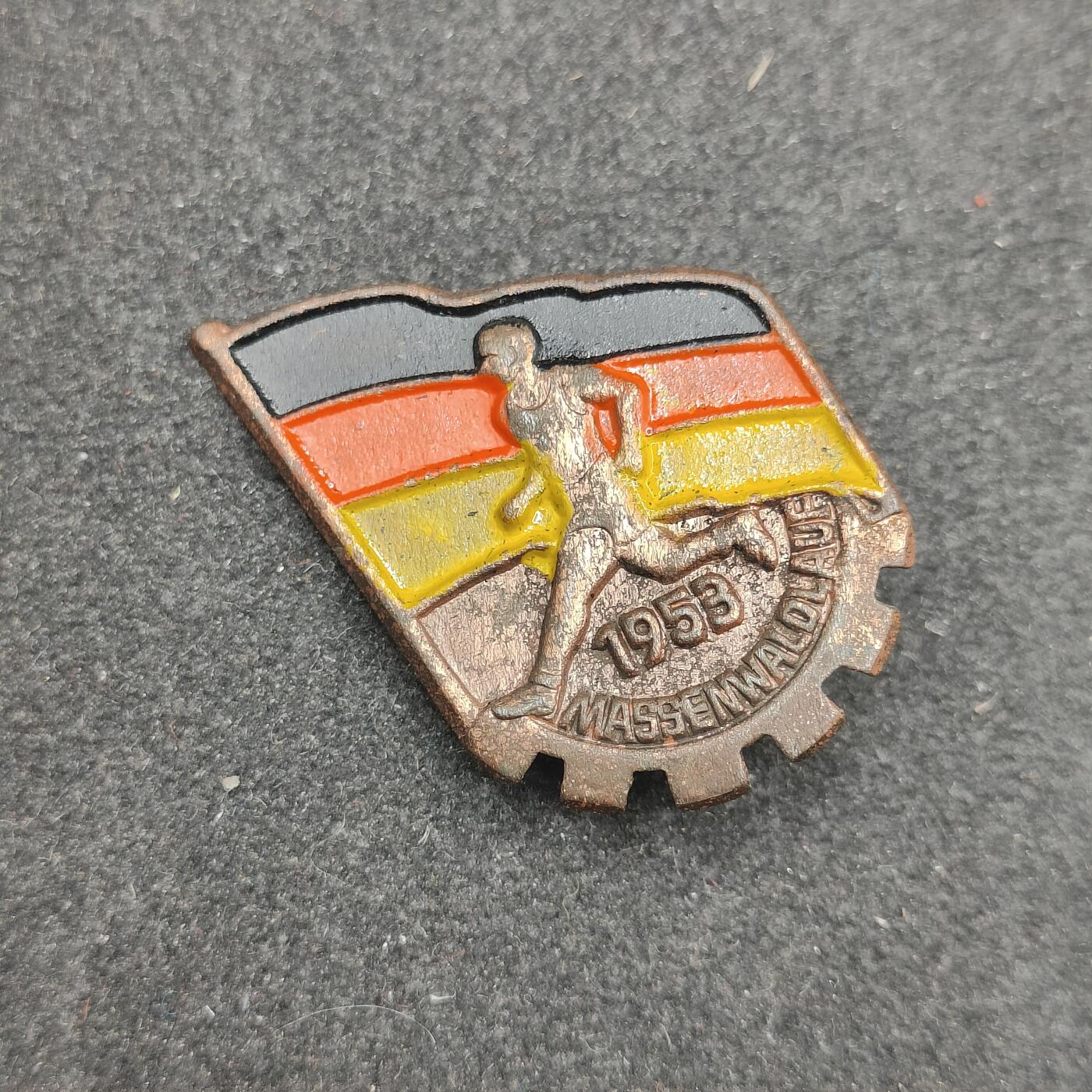 全场0元起拍 第162期 咸鱼国勋章拍卖专场 6月5日（周三）下午6：00开始 东德早期体能章