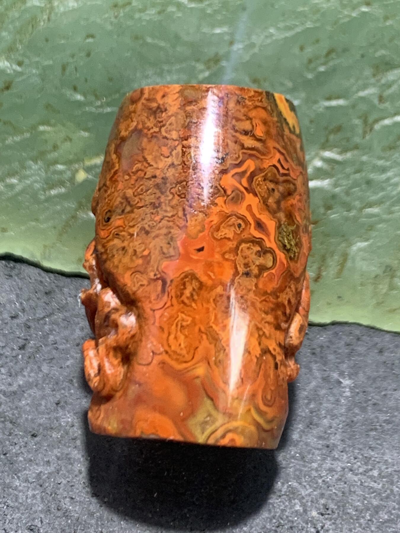 精美亚光草花纹战国红玛瑙手工雕刻富贵牡丹随形桶珠一个，