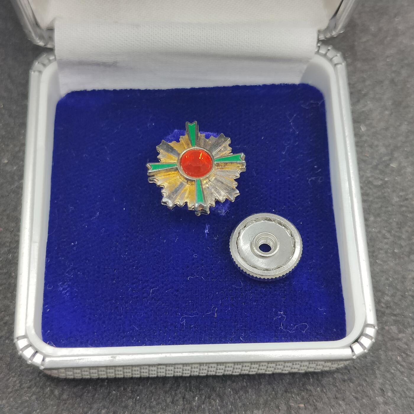 全场0元起拍 第162期 咸鱼国勋章拍卖专场 6月5日（周三）下午6：00开始 日本交通安全协会30年勤续章 镀金