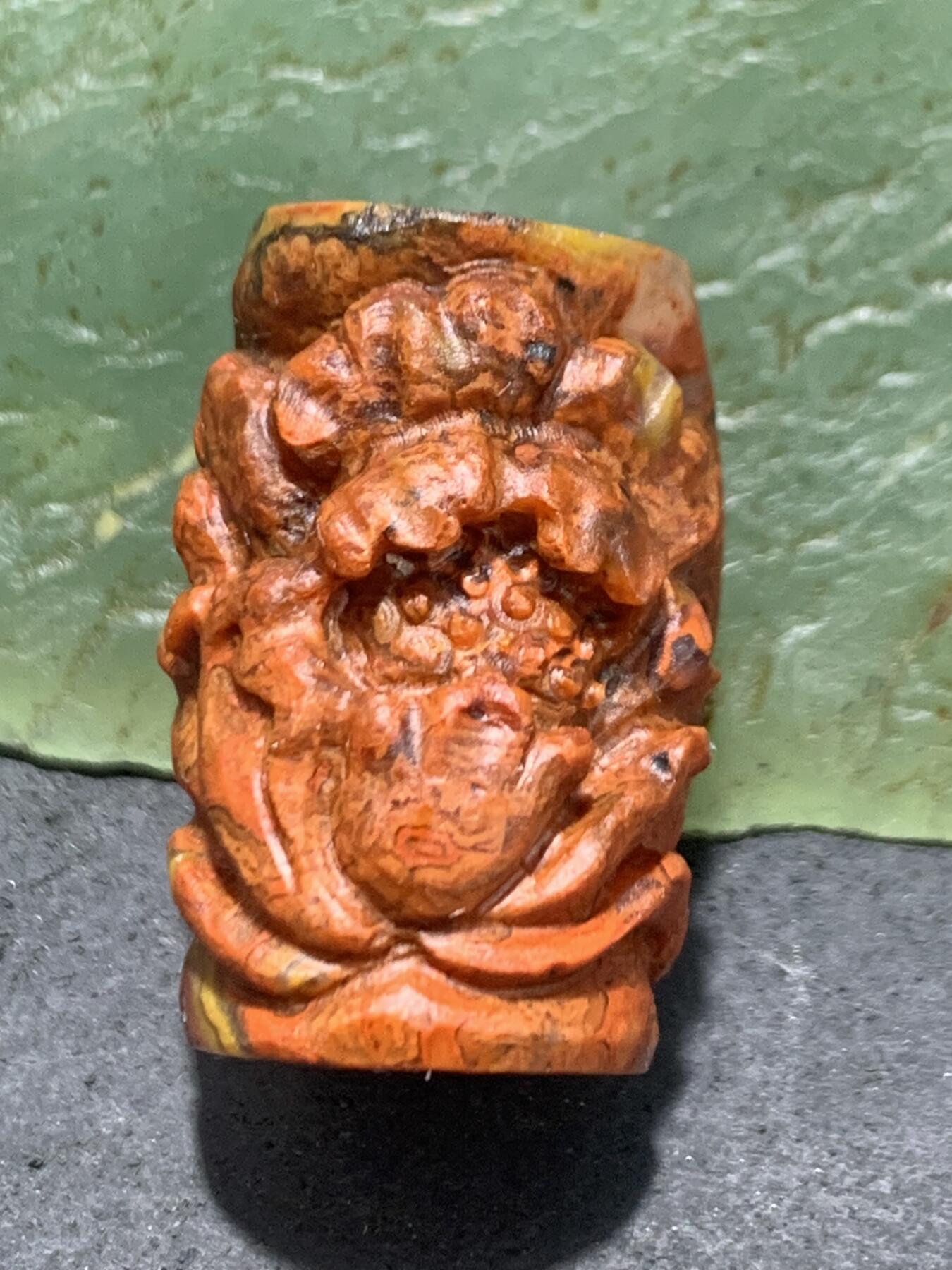 精美亚光草花纹战国红玛瑙手工雕刻富贵牡丹随形桶珠一个，