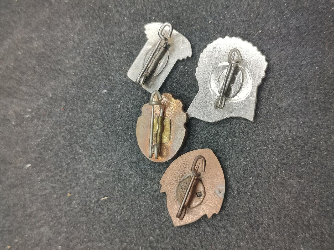 全场0元起拍 第162期 咸鱼国勋章拍卖专场 6月5日（周三）下午6：00开始 东德徽章四个