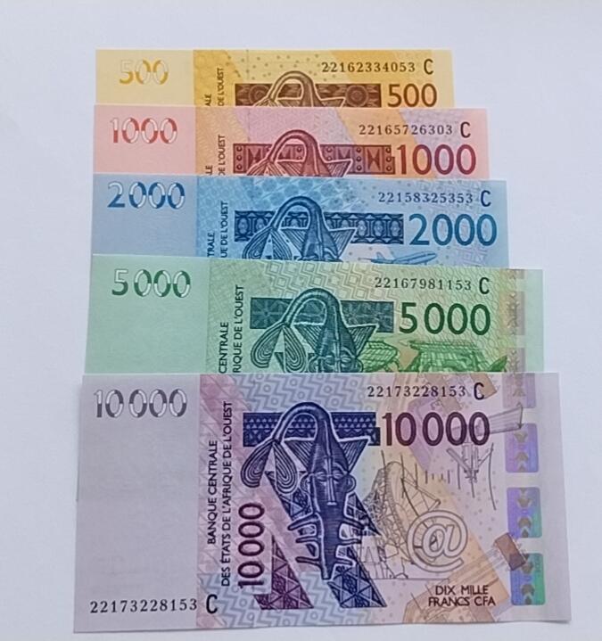 精品钱币第31场 全新UNC 西非全套5枚（500-10000）C冠