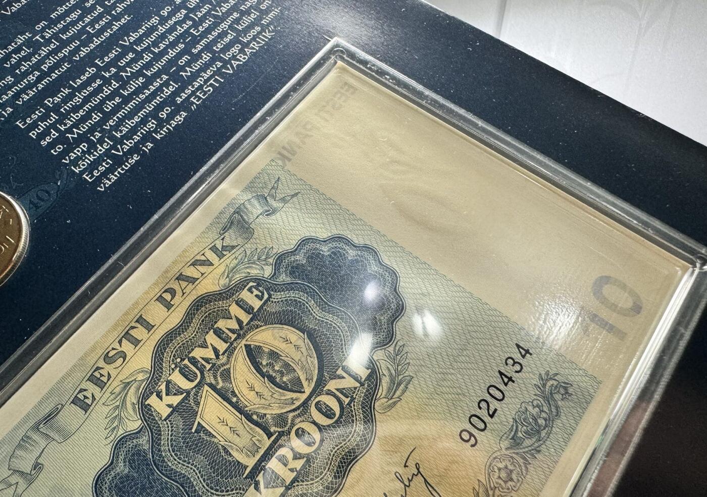 收藏联盟Quantum Auction 第350期拍卖  爱沙尼亚2008年10克朗共和国九十周年纪念币和钞 品相UNC 册子有磨损