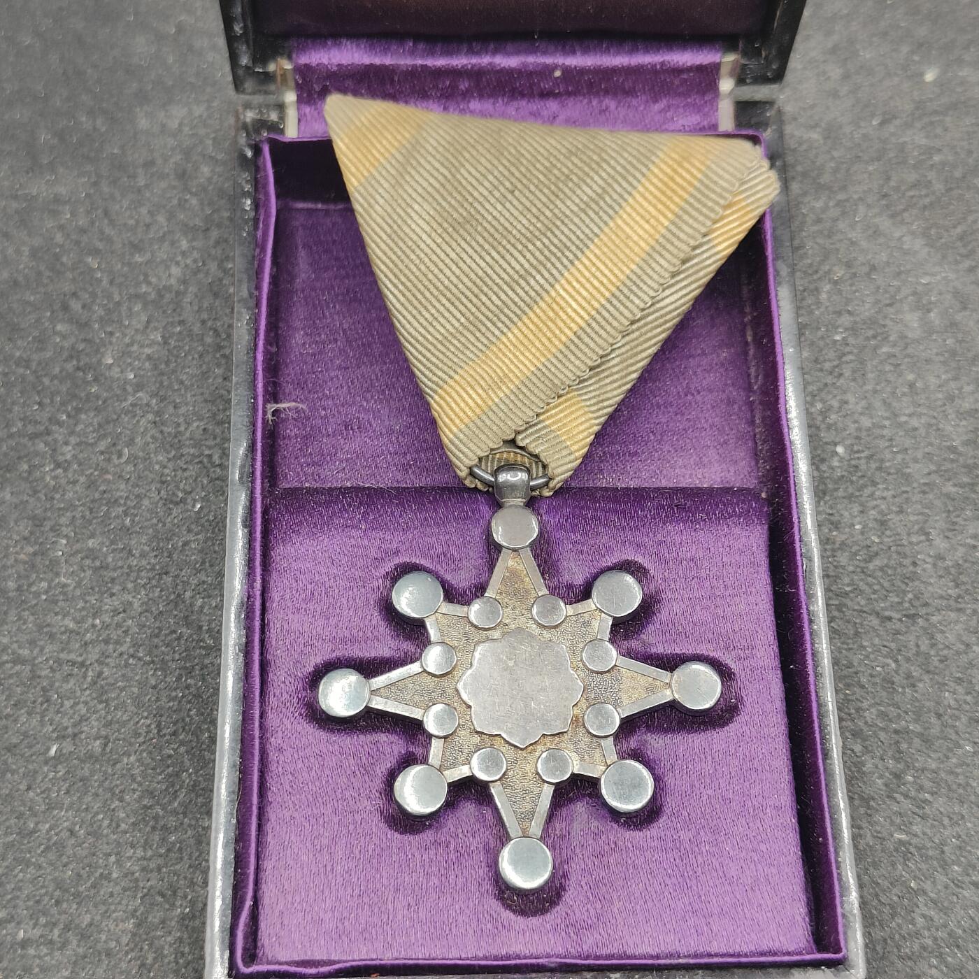 全场0元起拍 第162期 咸鱼国勋章拍卖专场 6月5日（周三）下午6：00开始 稀少 日本明治时期八等瑞宝章 早期深色绶带