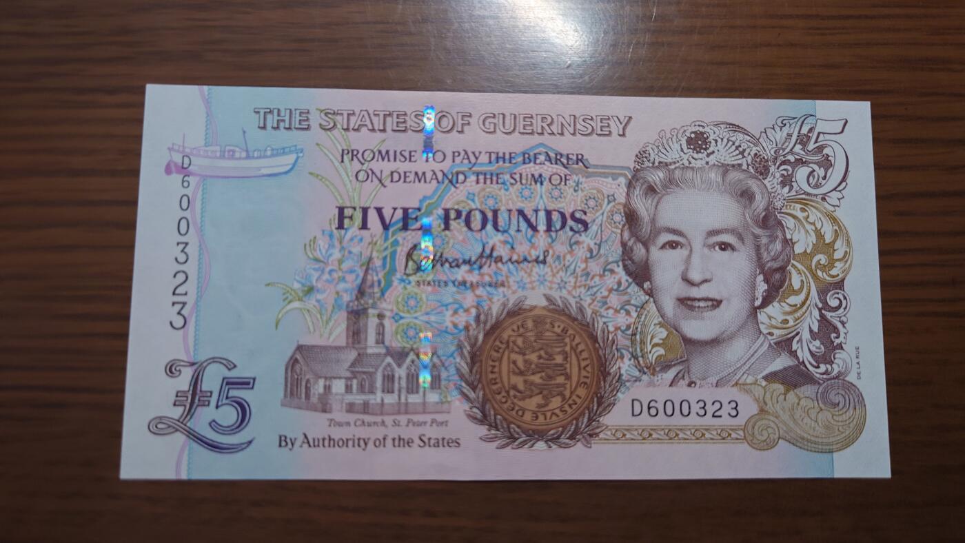 【世界钱币】精选微拍第110期暨2024年第21期  剩余杂货选购 格恩西岛5镑 全新绝品无47