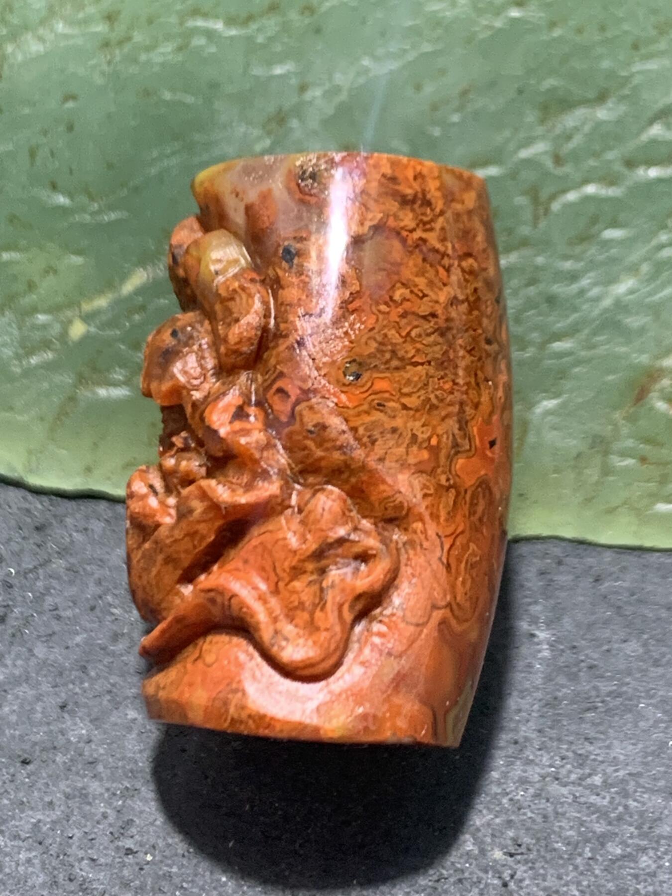 精美亚光草花纹战国红玛瑙手工雕刻富贵牡丹随形桶珠一个，