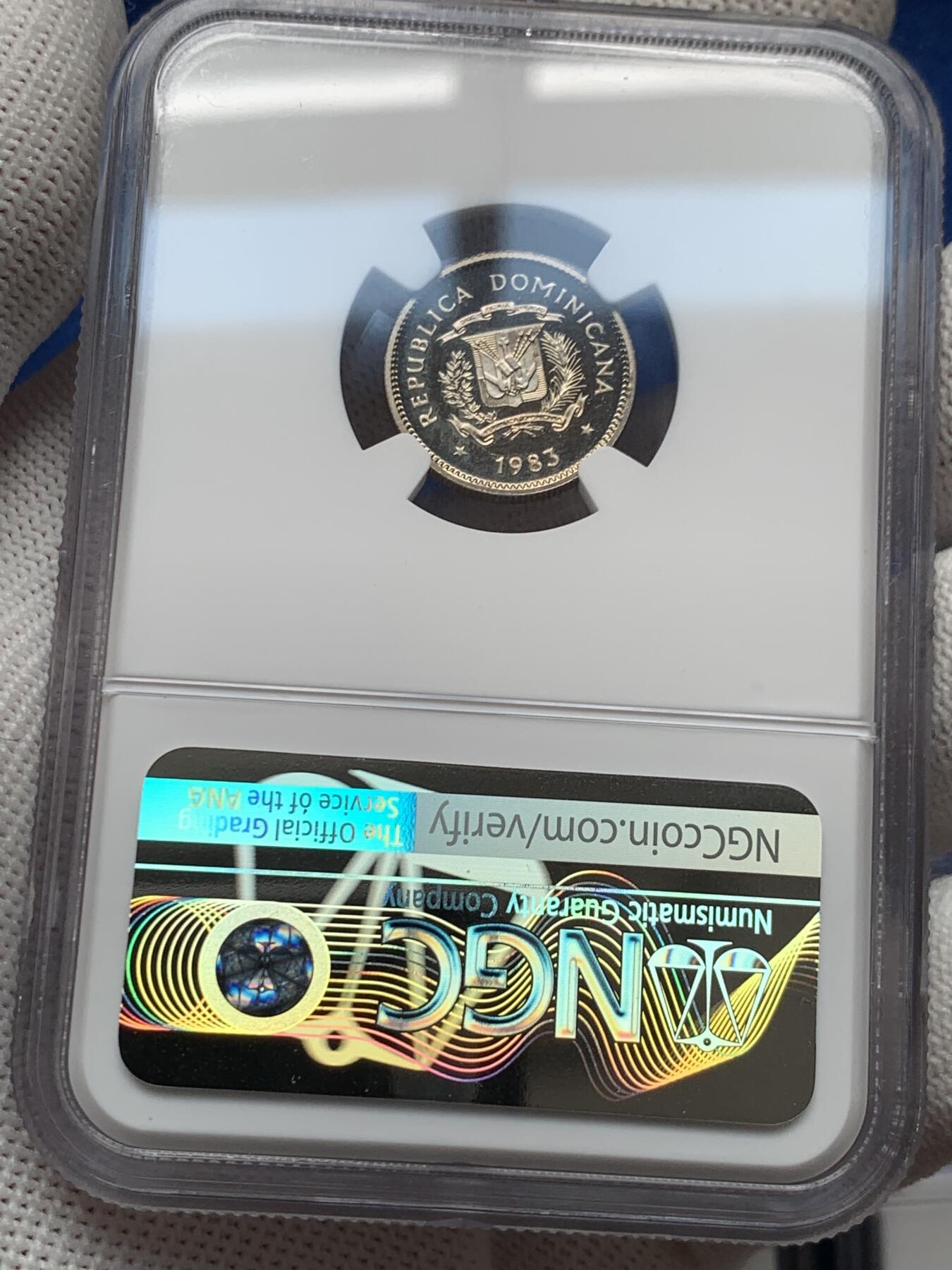 《竞宝斋》第276场- 周日，周一 2场连拍 （全场包邮） 5枚一组 多米尼加1983铜镍加厚币（该年份没有银加厚）少见 全面值是2枚（PF67UC 10分+PF68UC 5分，共发行300套）+3枚（PF68UC 1比索+PF69UC 1/2比索和25分，共发行270套，另外还有30套加厚包含在Special sets（SS）组合套里面，因此全面值加厚组合凑齐还要减去30套，即240套。240套系书中记载现实中难遇！）英国皇家造币厂铸造 带原盒原包 NG