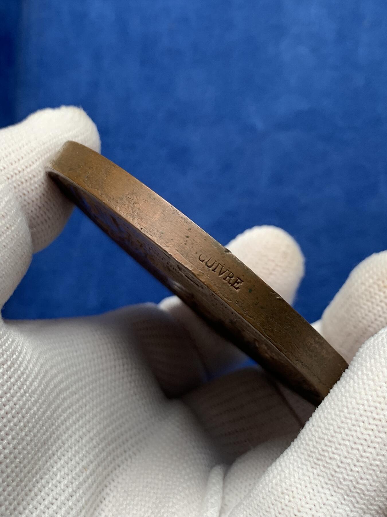 《竞宝斋》第276场- 周日，周一 2场连拍 （全场包邮） 法国1874年洗礼铜章 160.5g 69.5mm 铜标边铭