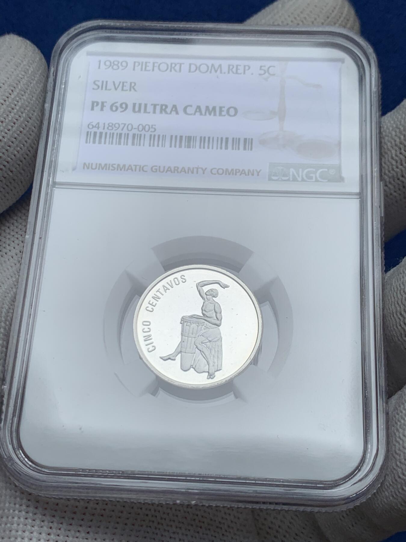 《竞宝斋》第276场- 周日，周一 2场连拍 （全场包邮） 5枚一组 多米尼加1989加厚银币 少见 名誉品 NGC鉴定 顶级品像 顶级状态 进阶级收藏 带豪华绒布原包装盒
