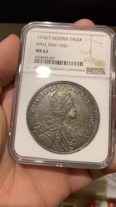 《竞宝斋》第276场- 周日，周一 2场连拍 （全场包邮） NGC MS62 神圣罗马帝国 1718/7年 查理六世泰勒骑字版大银币 奥地利大波浪神罗泰勒 彩金包浆 稀少骑字版。全网唯一骑字亚军分，上面就一个63分。