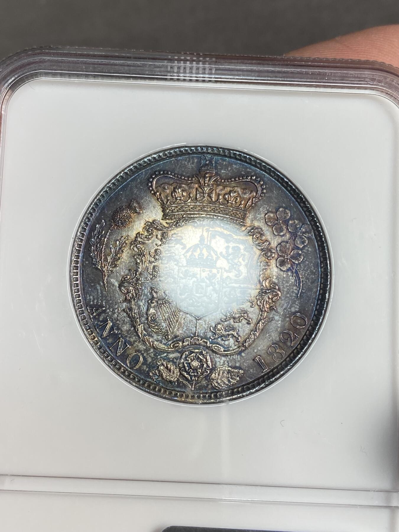 【麦稀奇世界钱币展】万国钱币拍卖第027期（五月端阳●万国夏季大拍） NGC MS63 1820年英国乔治四世半克朗银币 英系独有乌云包浆极其美丽 NGC老白盒加持升值空间不可估量