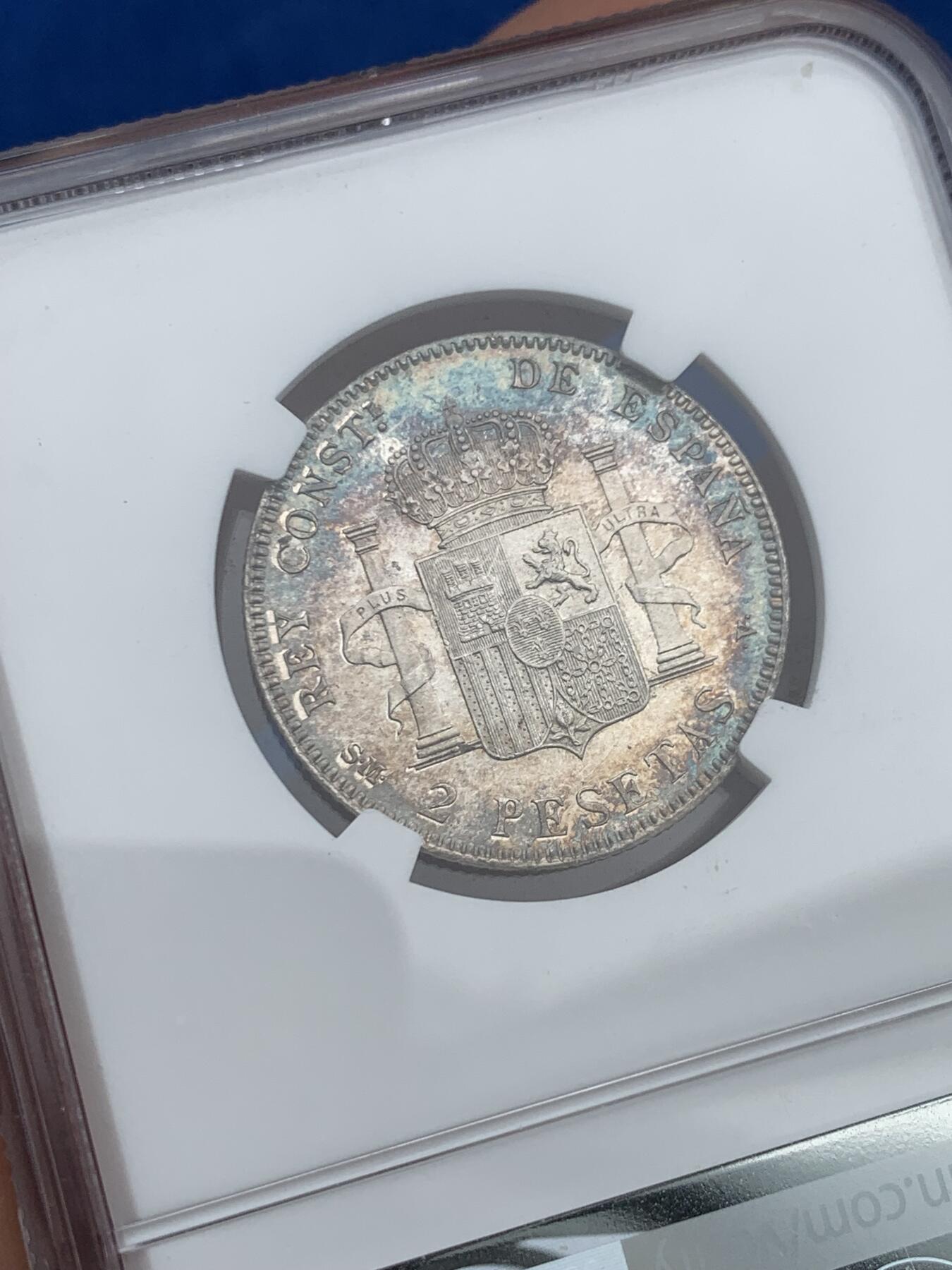 《竞宝斋》第276场- 周日，周一 2场连拍 （全场包邮） NGC MS62 1905阿方索十三世2比塞塔银币 五彩包浆