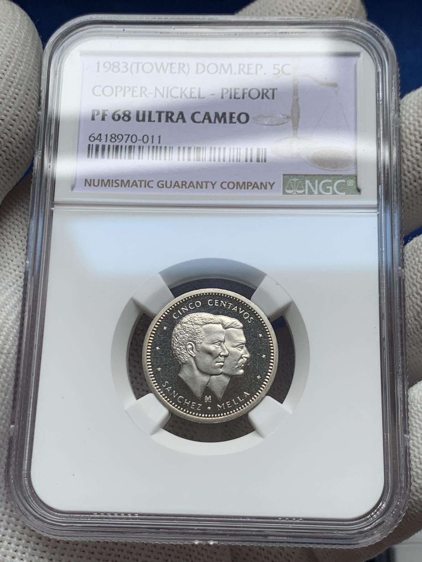 《竞宝斋》第276场- 周日，周一 2场连拍 （全场包邮） 5枚一组 多米尼加1983铜镍加厚币（该年份没有银加厚）少见 全面值是2枚（PF67UC 10分+PF68UC 5分，共发行300套）+3枚（PF68UC 1比索+PF69UC 1/2比索和25分，共发行270套，另外还有30套加厚包含在Special sets（SS）组合套里面，因此全面值加厚组合凑齐还要减去30套，即240套。240套系书中记载现实中难遇！）英国皇家造币厂铸造 带原盒原包 NG