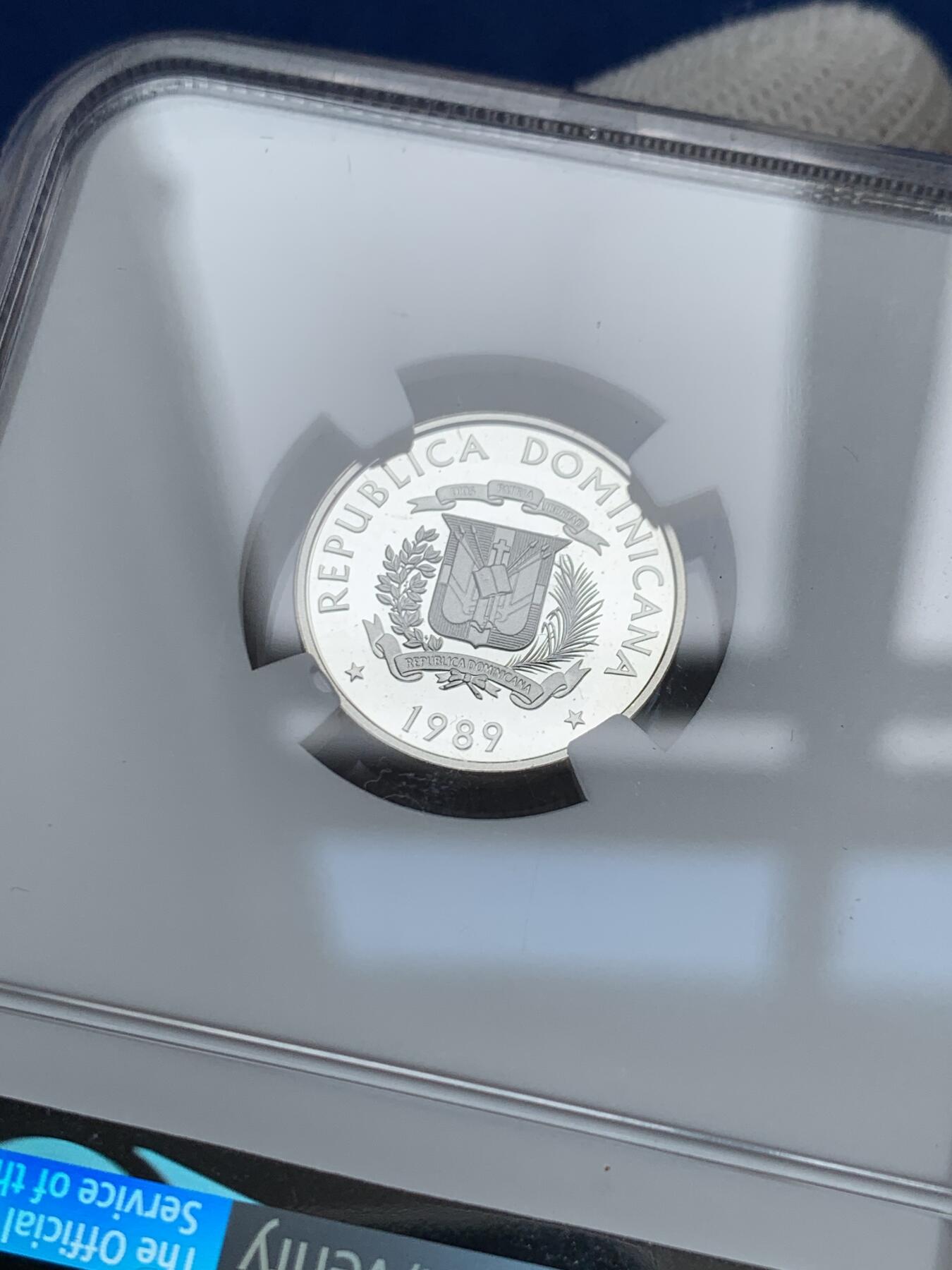 《竞宝斋》第276场- 周日，周一 2场连拍 （全场包邮） 5枚一组 多米尼加1989加厚银币 少见 名誉品 NGC鉴定 顶级品像 顶级状态 进阶级收藏 带豪华绒布原包装盒