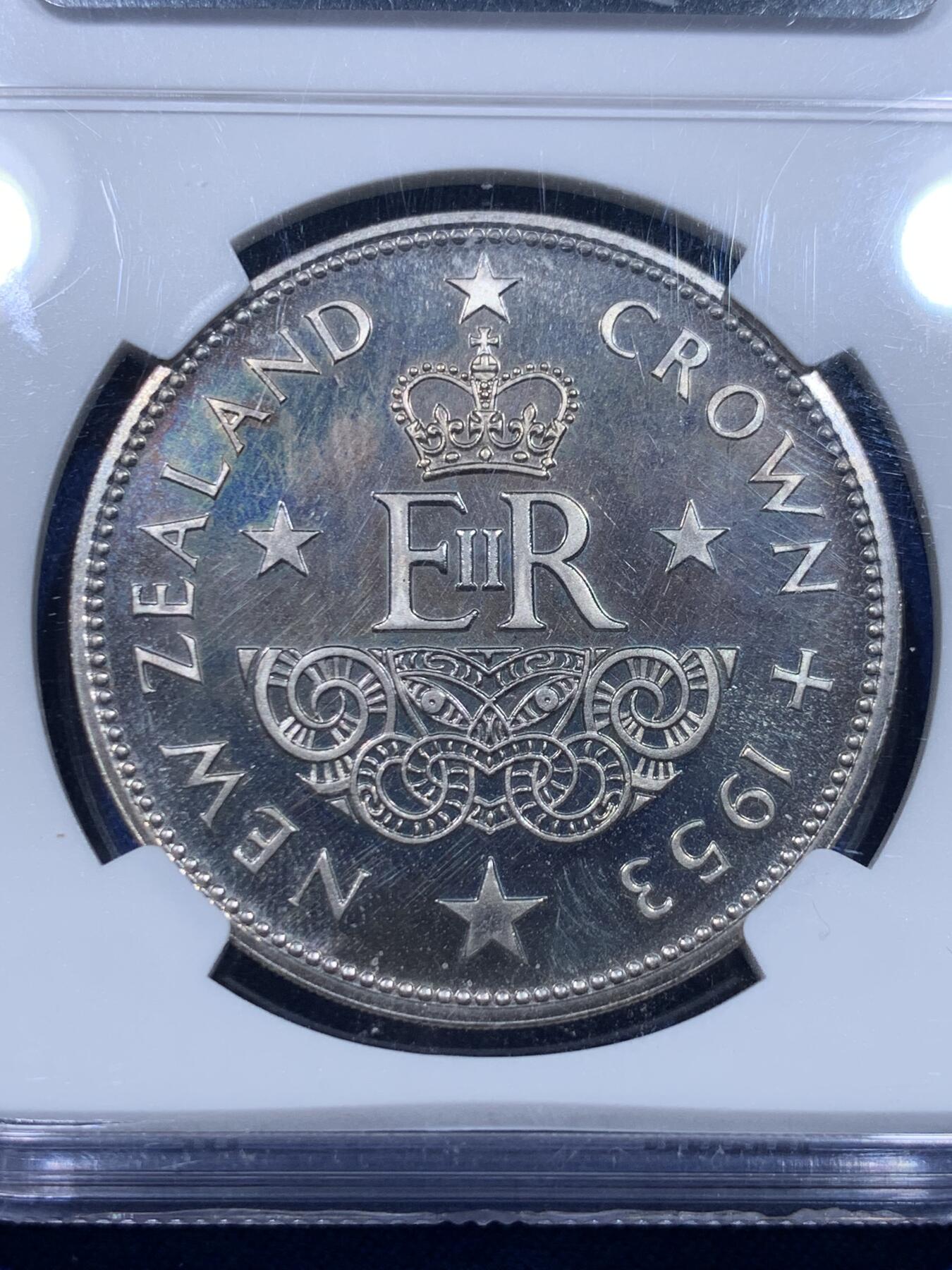 《竞宝斋》第276场- 周日，周一 2场连拍 （全场包邮） NGC PF65CAMEO 新西兰1953年伊丽莎白二世登基精制1克朗